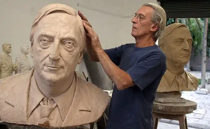 El 9 se descubre el busto de Néstor de Kirchner en Casa Rosada