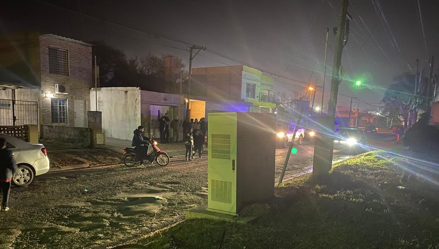 Vecinos lograron reducirlo cuando intentaba fugarse del lugar donde había apuntado con un arma a una pareja para robarle la moto.