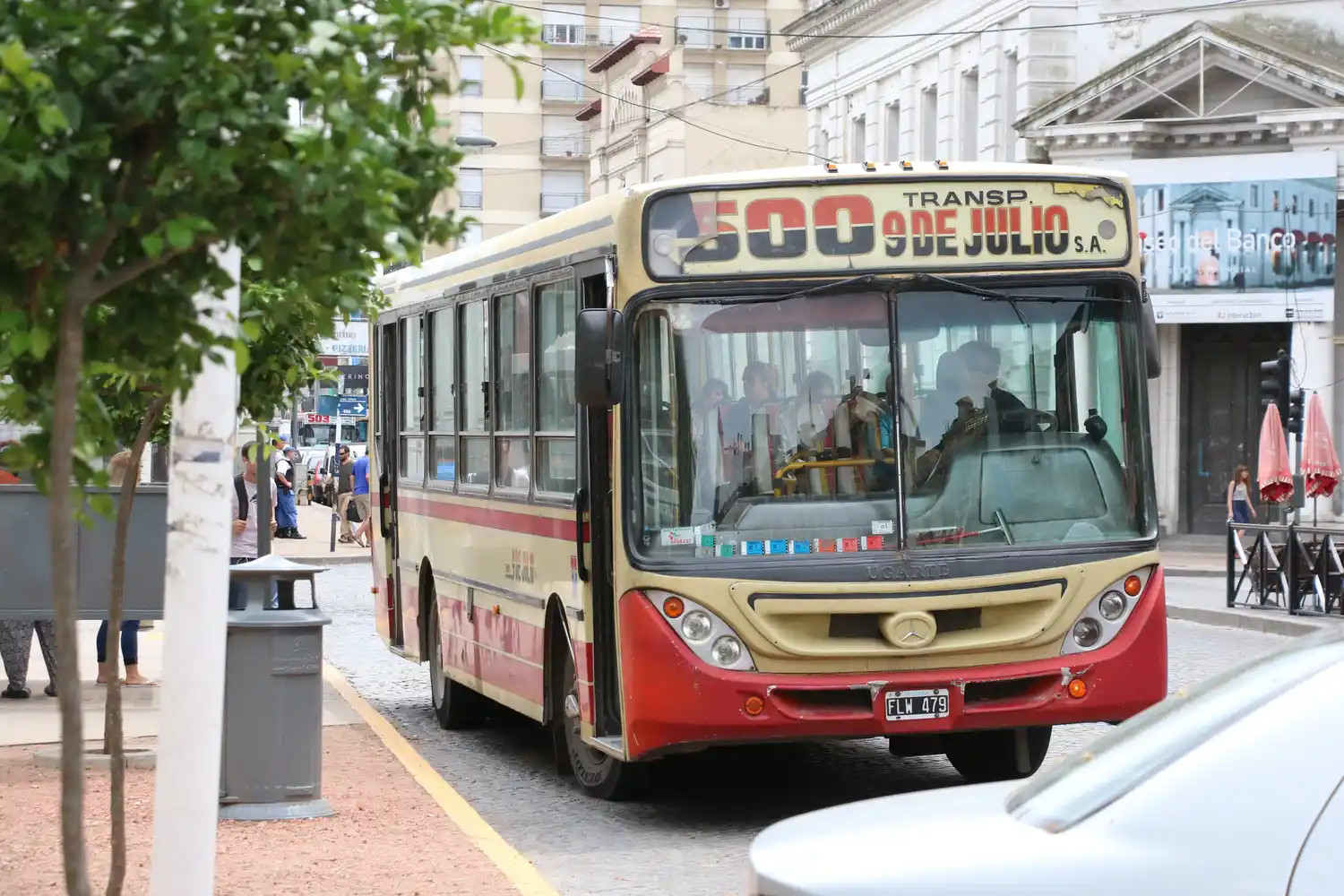 Para no aumentar el boleto, la Cámara de Transporte insiste con la reducción de frecuencia