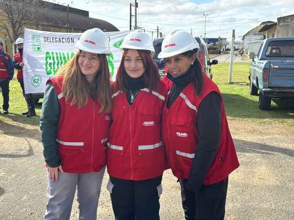 Maquinistas mujeres operan por primera vez en la historia del Puerto de San Pedro