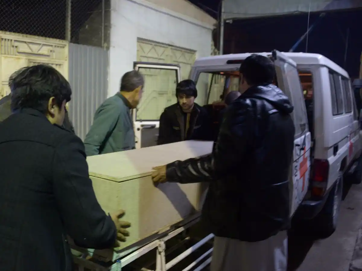 La Cruz Roja sufrió su peor ataque en Afganistán en años y suspendió su misión