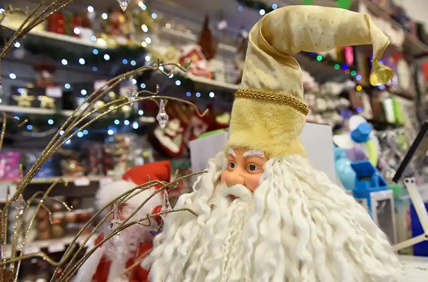 Cómo funcionarán los servicios y los horarios comerciales en la previa de Navidad