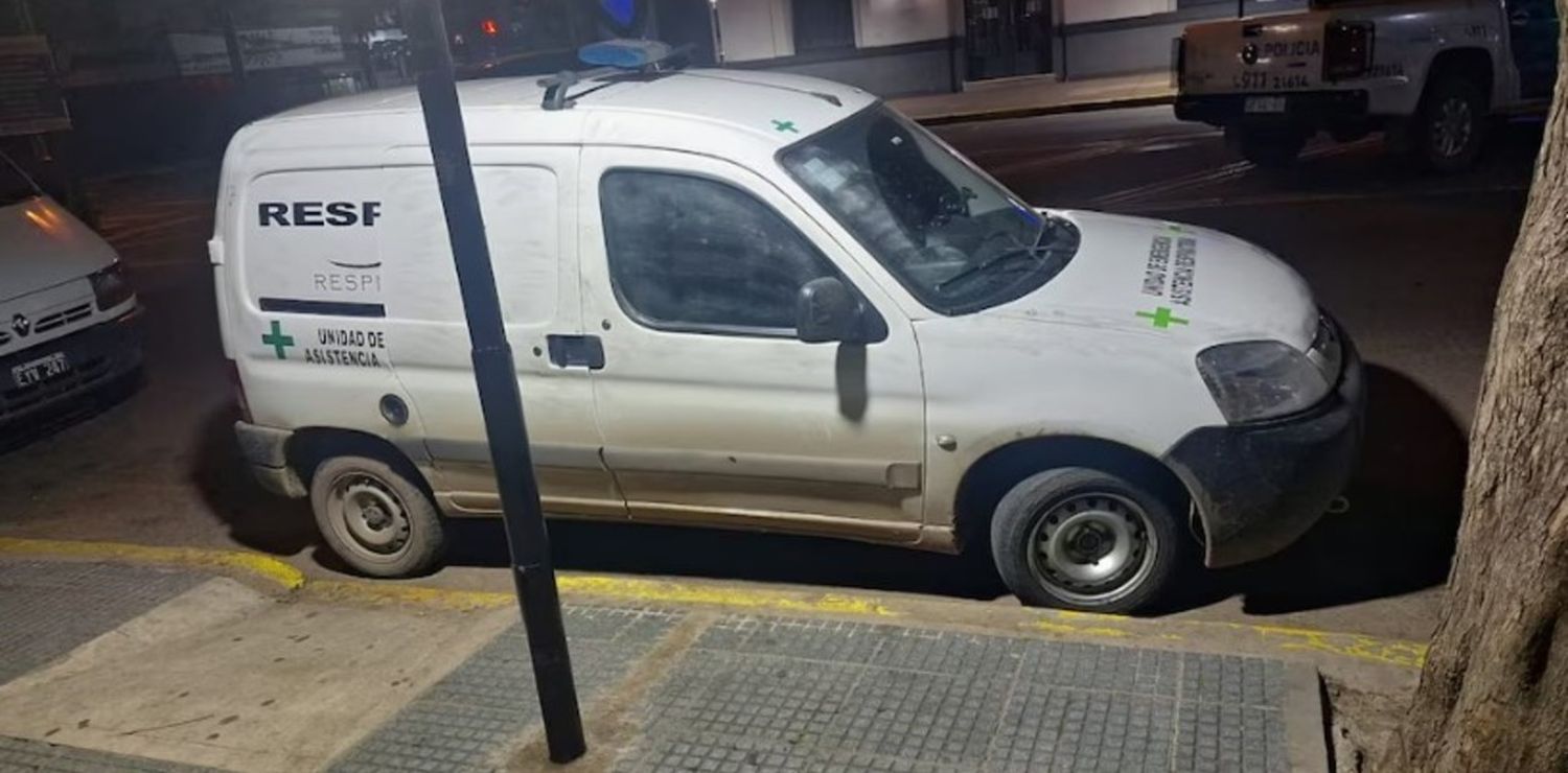 Merlo: le gatillaron al chofer en la cabeza y le robaron la ambulancia mientras cargaba oxígeno