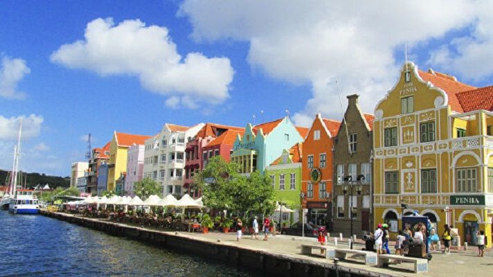 Venezolanos lideran a los extranjeros que habitan en Aruba y Curazao