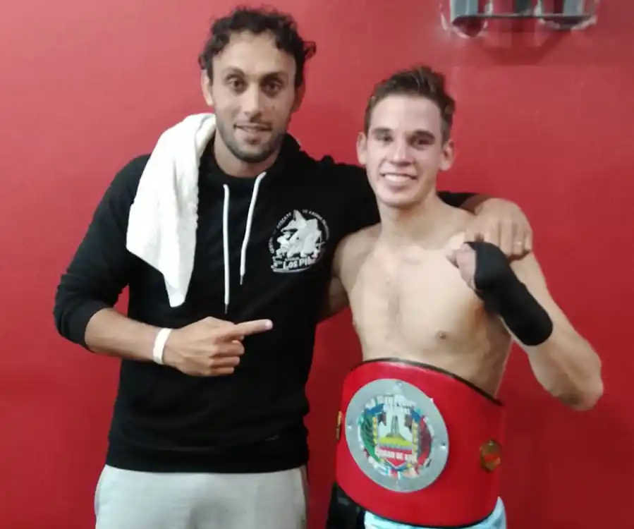 El campeón Maldonado junto a Camilo Fernández