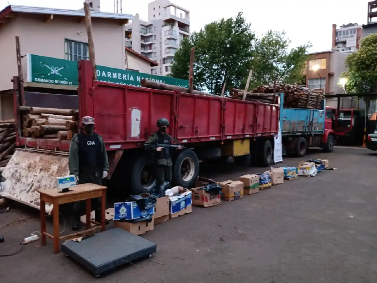Incautan más de 309 kilos de marihuana ocultos entre una carga de rollos de madera