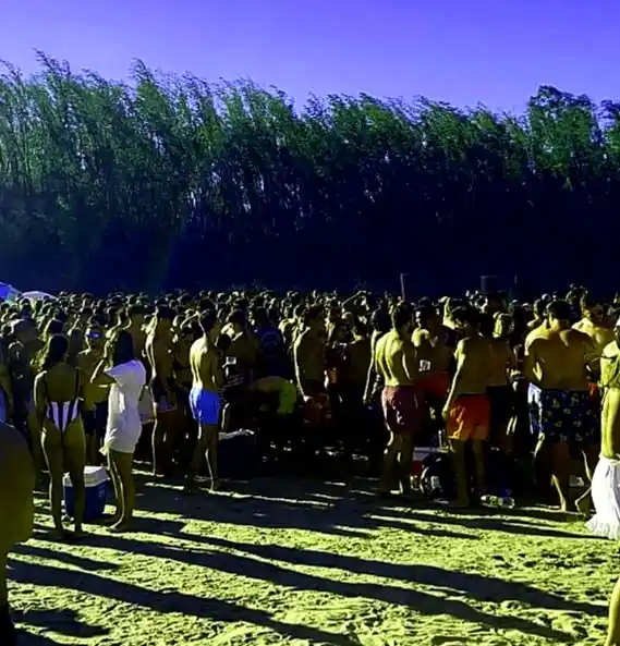 La Cámara de Turismo aseguró que la suba de casos se debe al descontrol de la juventud y no a la llegada de turistas