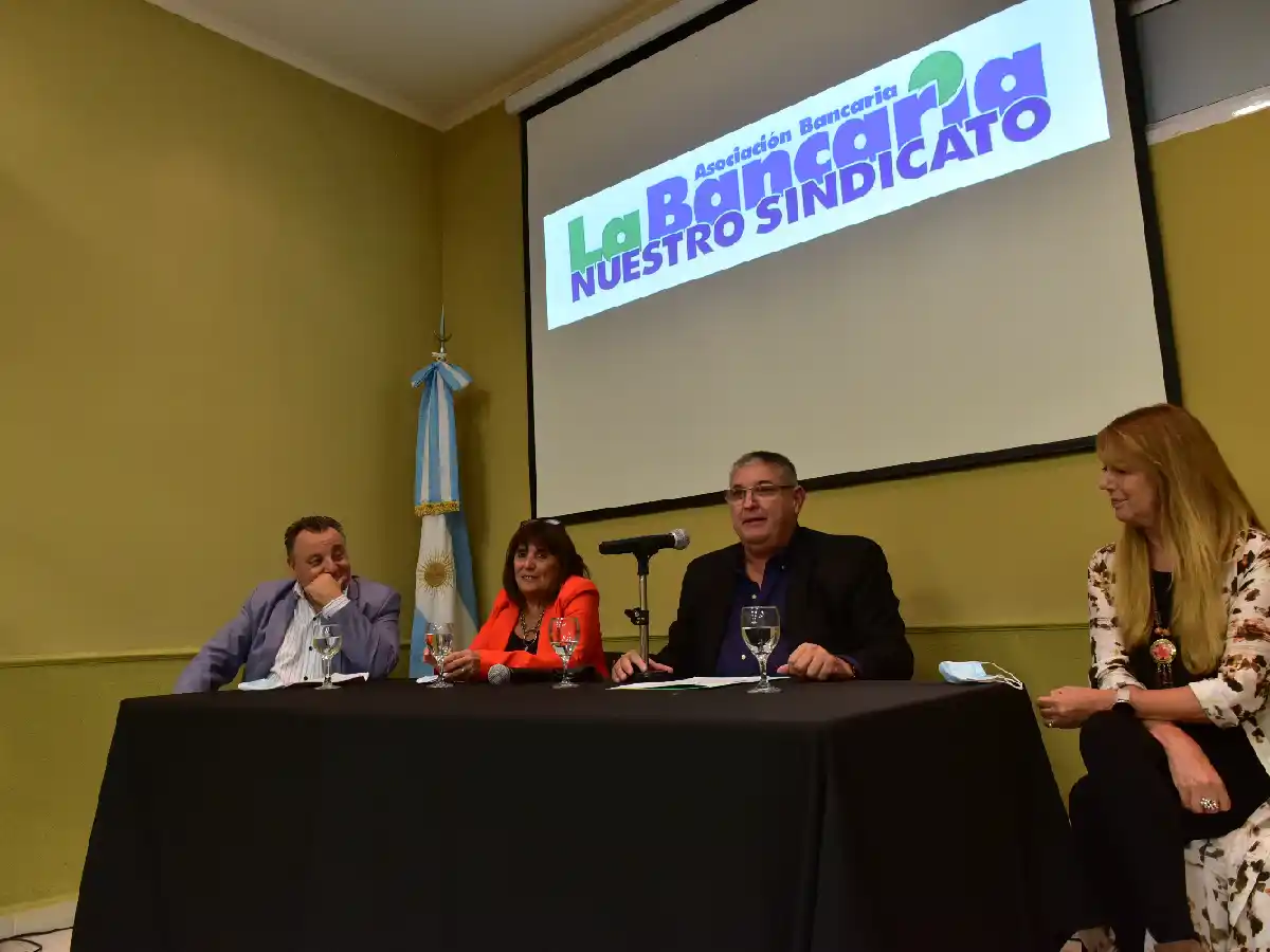 La Bancaria conmemoró con dos  disertaciones el Día de la Mujer      