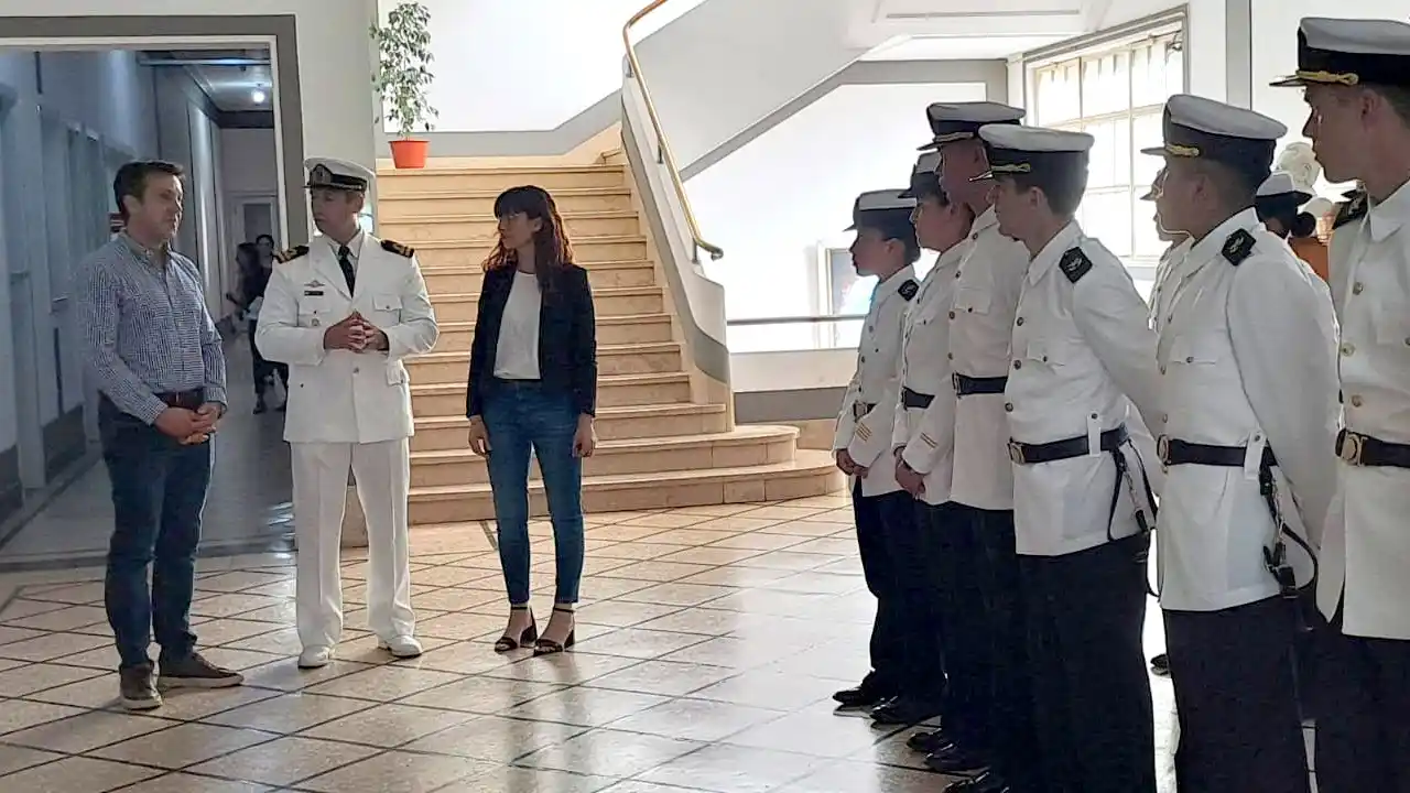 En el Municipio. Los cadetes fueron recibidos por Arturo Rojas