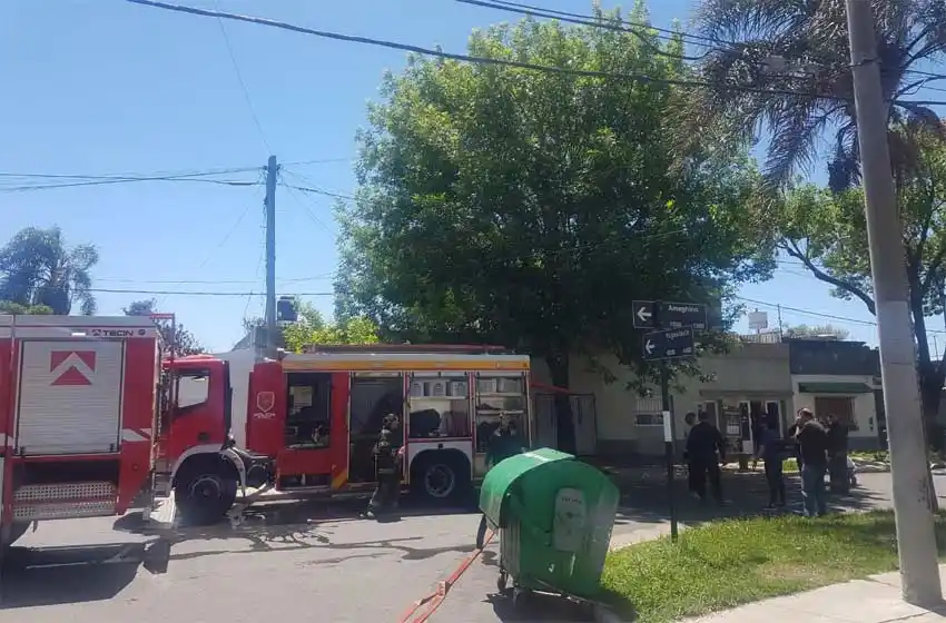 Incendio en un galpón de zona sur: no descartan que haya sido intencional