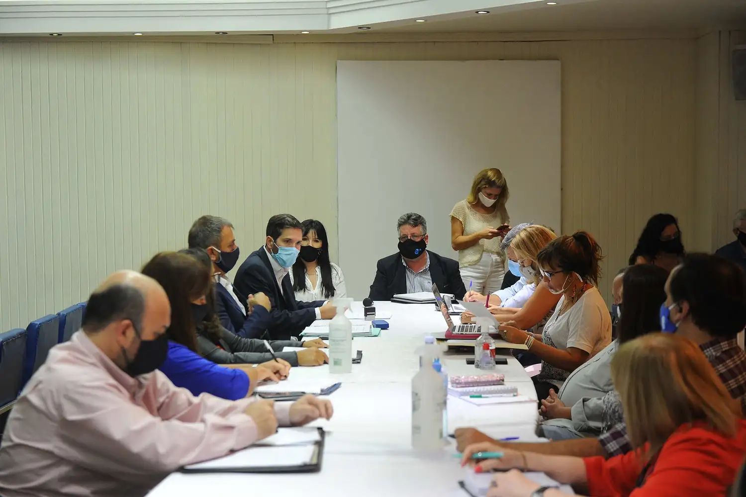 Paritarias: una nueva reunión con estatales y docentes