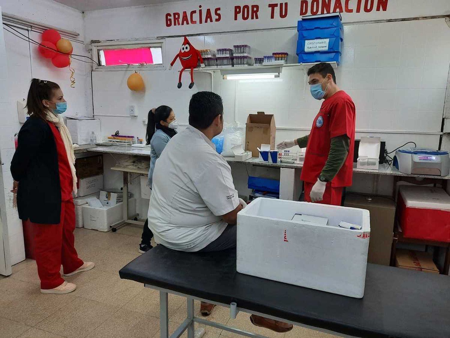 Entregaron equipos para inmunohematología 
en el hospital Central y en la Madre y el Niño