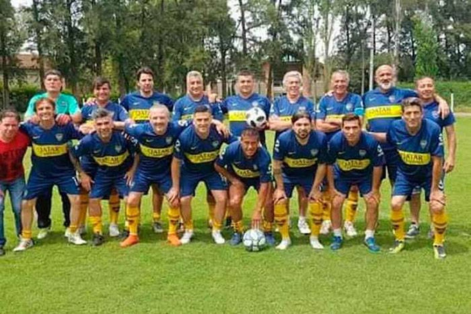 Los veteranos de Boca Juniors  jugarán un partido a beneficio en el Club Ciclista de San Salvador