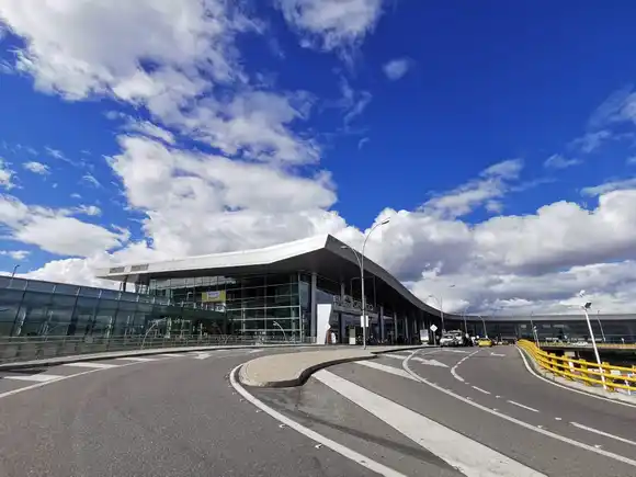 Extranjeros POSITIVOS PARA COVID-19 serán expulsados de Colombia