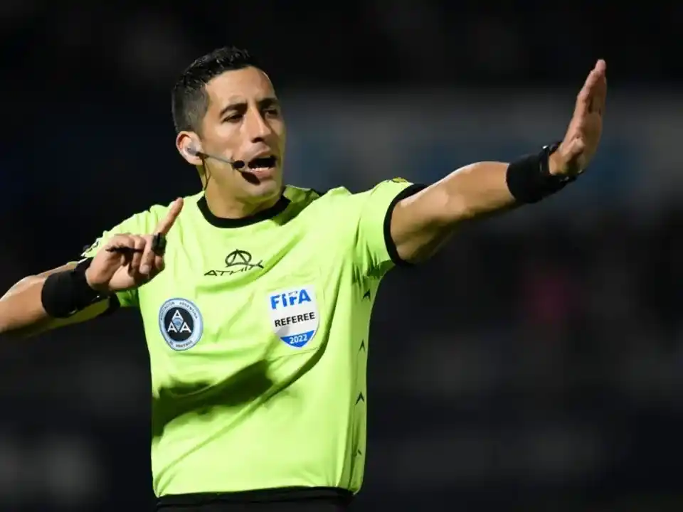 Yael Falcón Pérez arbitrará el clásico entre Huracán y San Lorenzo.Foto:DA