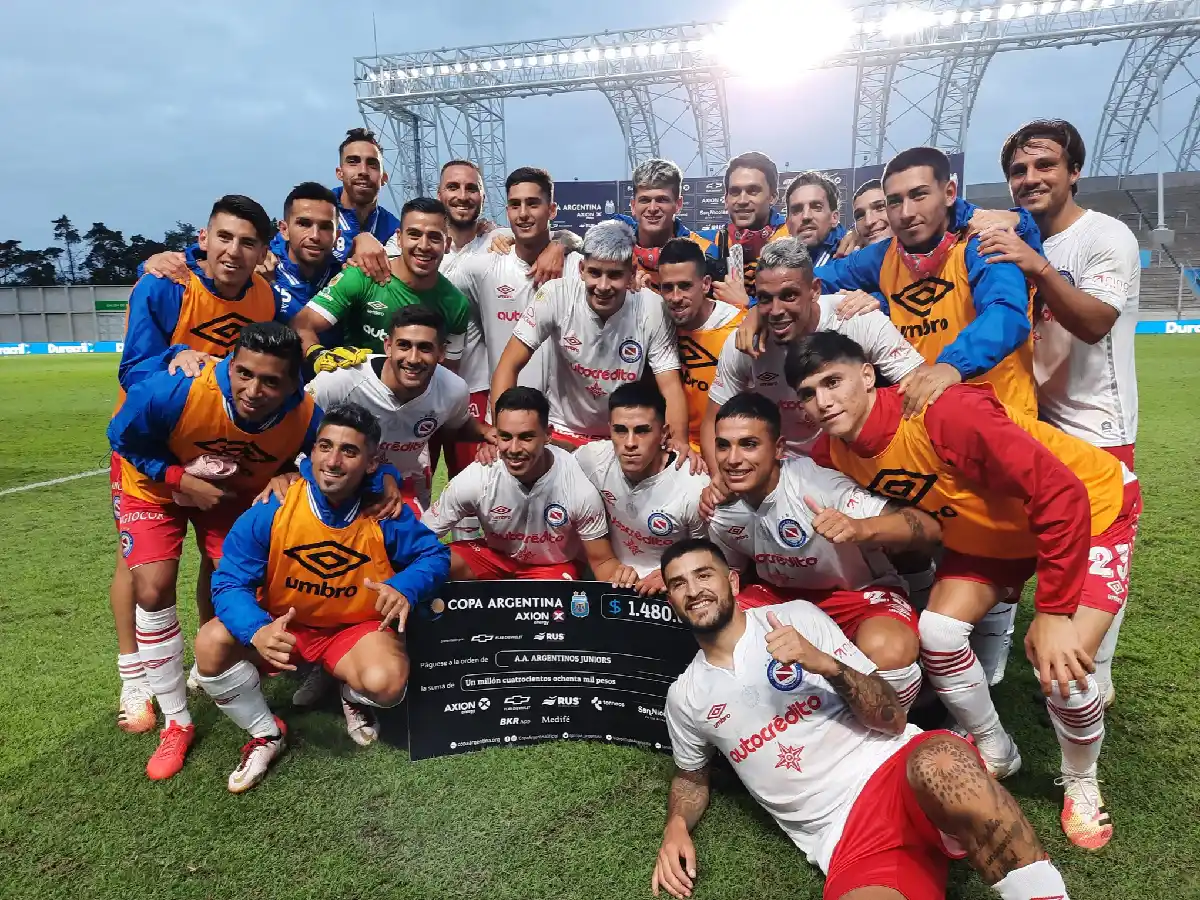 Argentinos ganó y se clasificó a octavos de final 