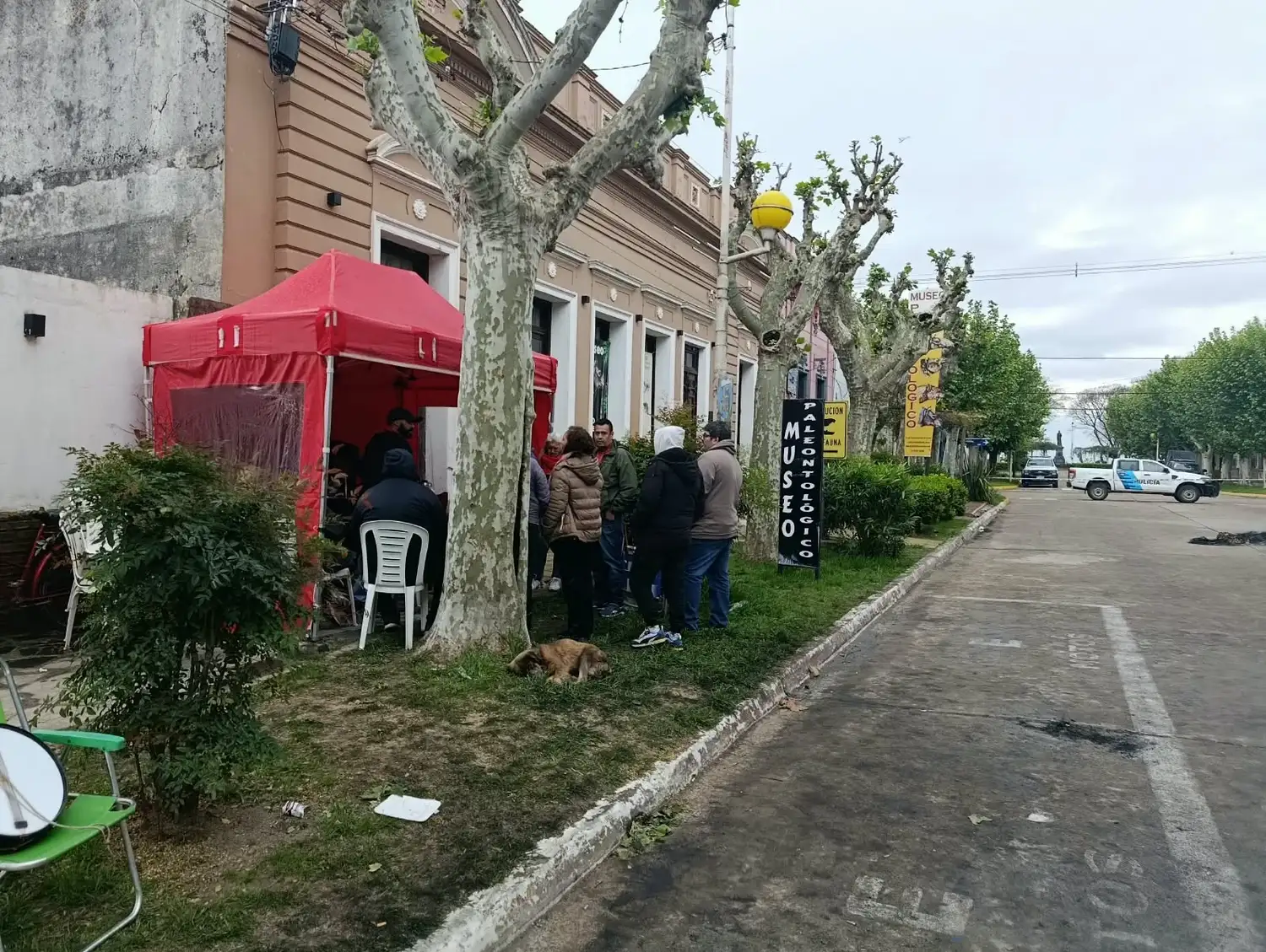 Sin respuestas del Gobierno, los municipales volverán el martes para reclamar por los descuentos