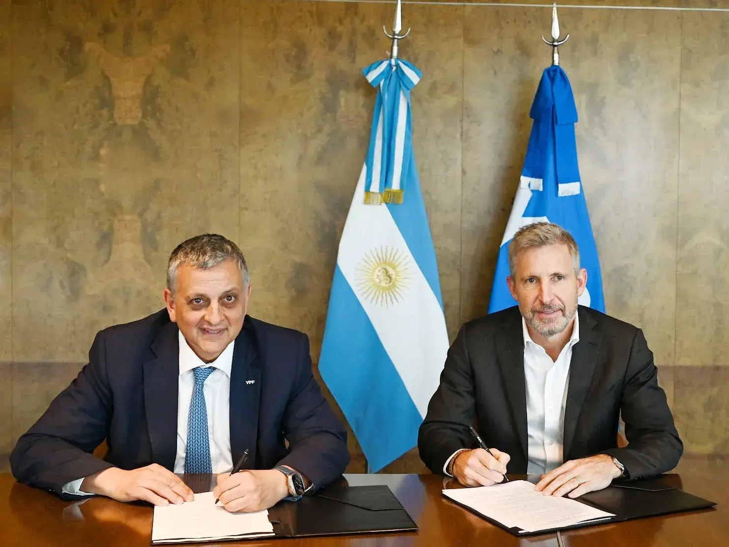 Acuerdo histórico entre YPF y Entre Ríos para mejorar la logística, bajar costos e impulsar nuevas inversiones
