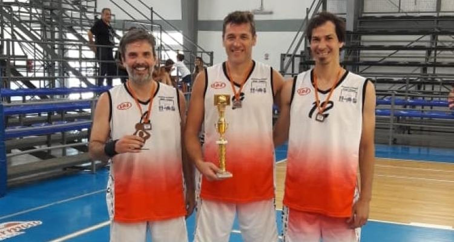 Con tres sampedrinos, Zárate-Campana se subió al podio en el Provincial +40