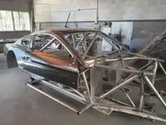 El Mustang de Trosset está enchapado y listo para pintura