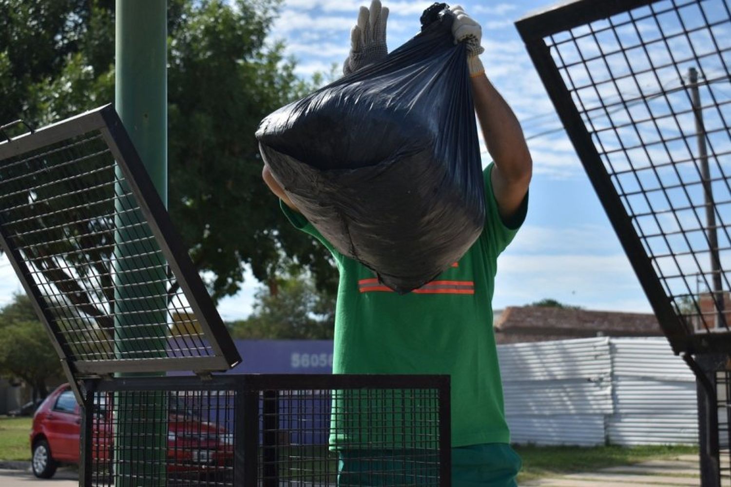 El servicio de recolección de residuos de patio continúa por el sector 3