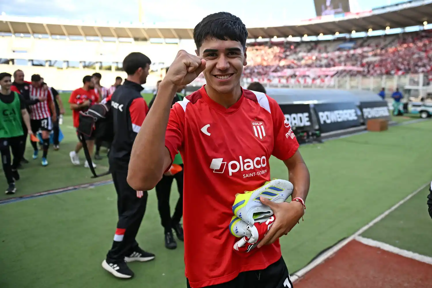 Joaquín Tobio Burgos brilló en el regreso al once titular y Estudiantes goleó a Central en la Copa Argentina