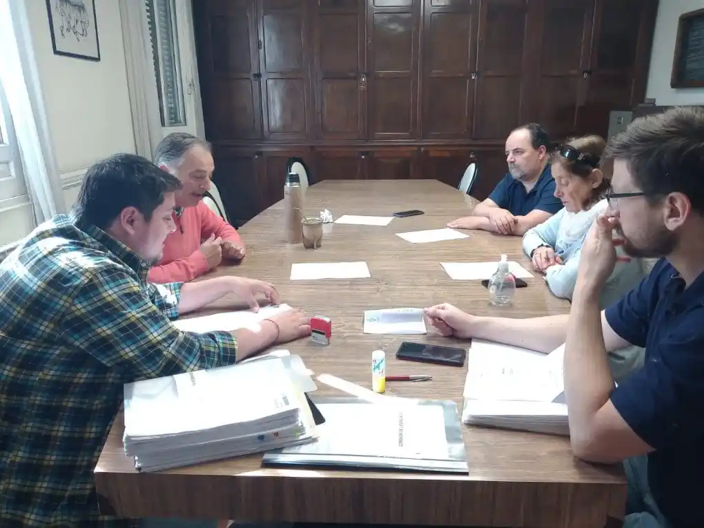 Autorizan por decreto a concejales electos a concurrir a las Comisiones