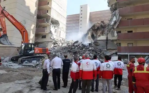 ISRAEL BOMBARDEA canal de televisión de propaganda iraní: el ataque fue captado en directo