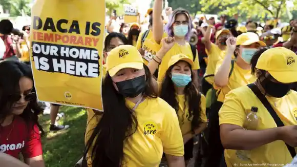 DACA: el programa que arropa a miles de migrantes en EE.UU. y acaba de ser declarado «ilegal»