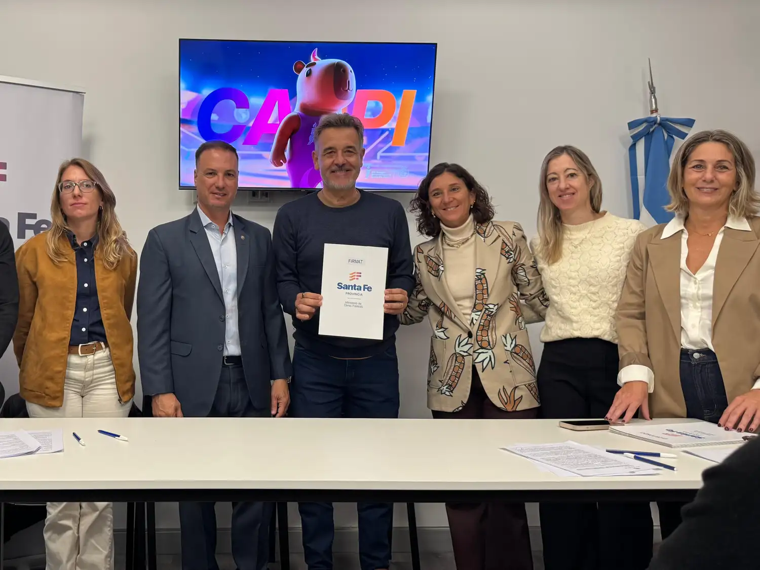 El intendente de Firmat, Leonel Maximino (centro), formó parte de la actividad.