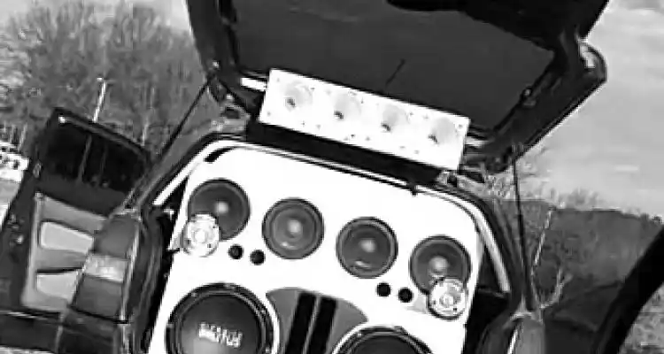 Polémica por música fuerte en los autos:  qué dice la ordenanza que regula el volumen