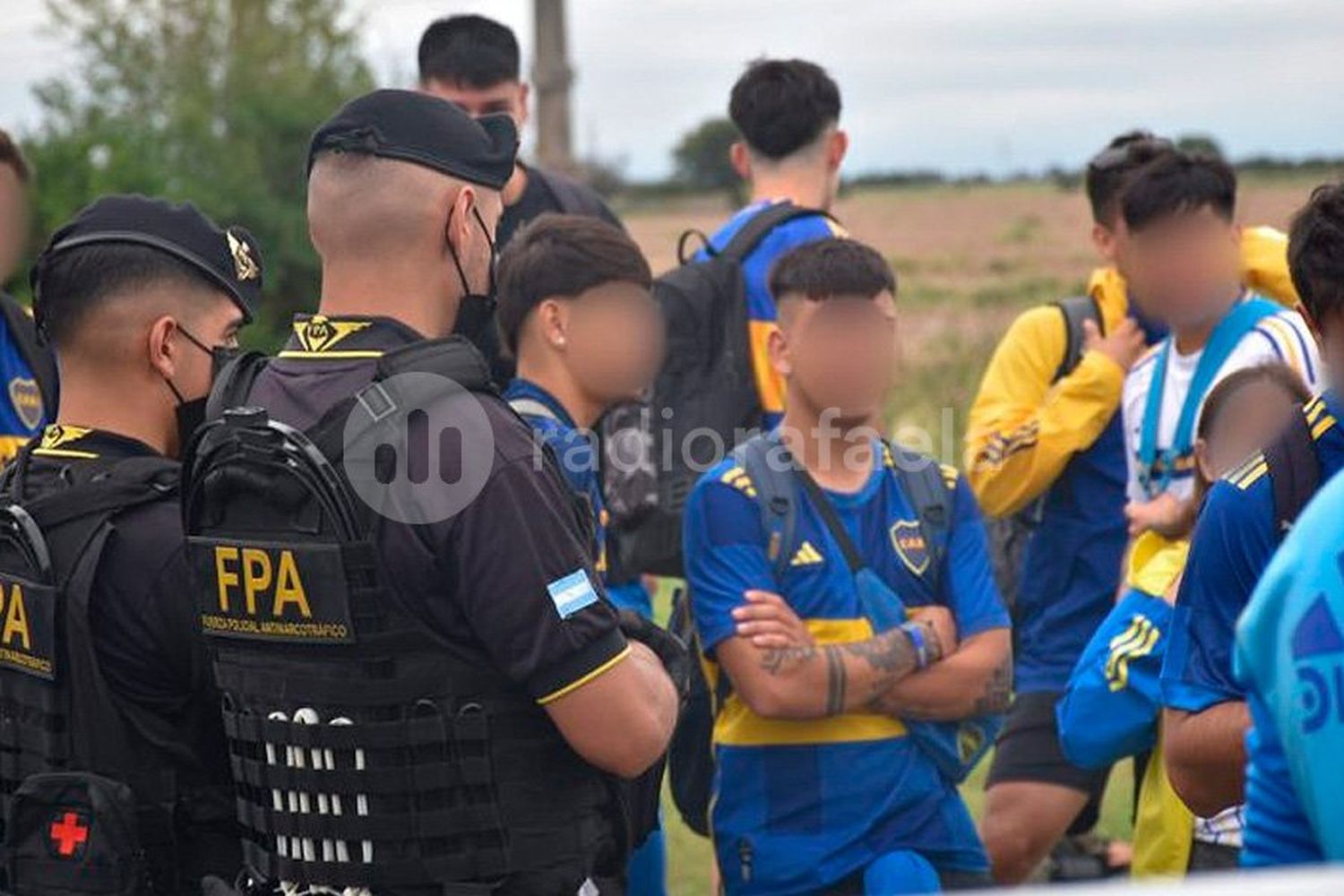 Secuestraron tussi, marhiuana y hasta STP en la previa del partido Boca Vélez