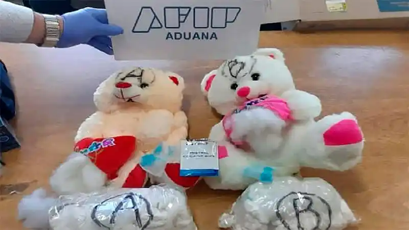 Secuestran encomienda que contenía ositos de peluche impregnados con cocaína