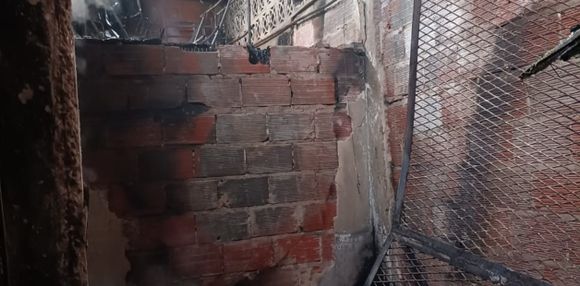 Saqueo, fuego y destrucción en un jardín de infantes del Gran Buenos Aires: “Todo quedó bajo escombros y agua”