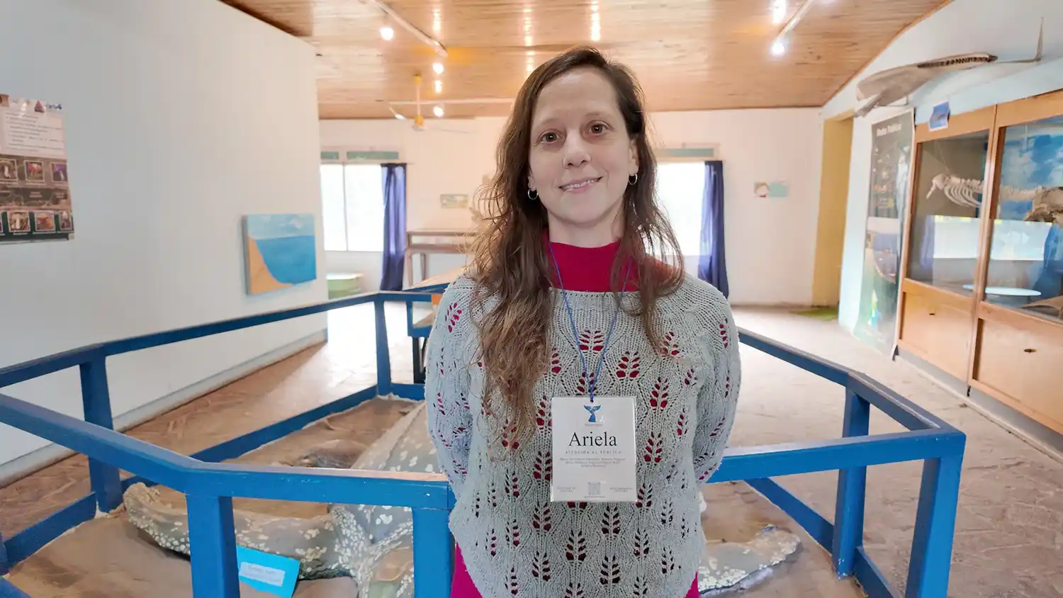 Ciencias Naturales. Ariela guía al público a través de las distintas salas del museo