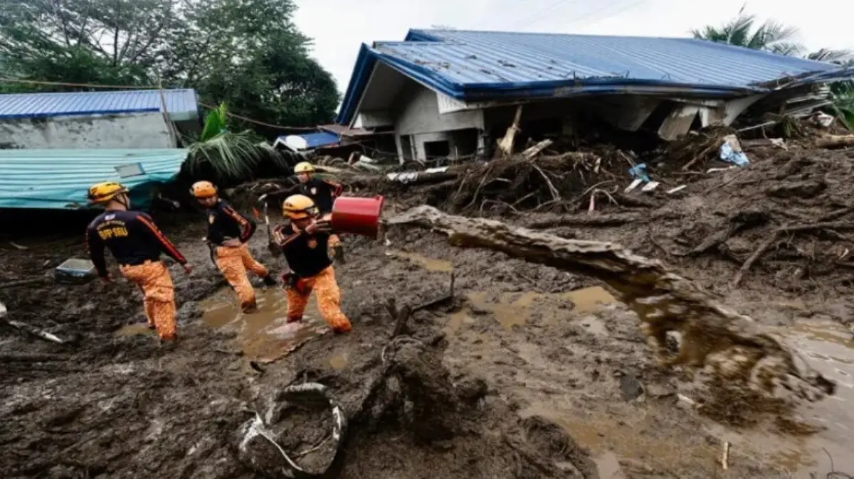 Asciende a 100 los fallecidos por la tormenta tropical Trami en Filipinas