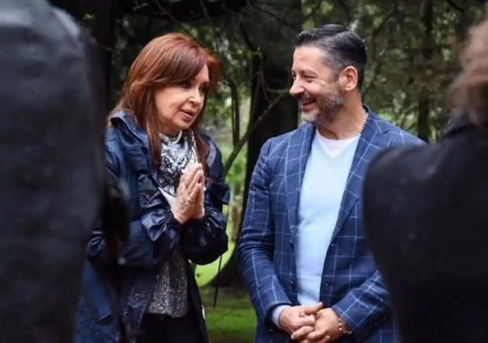 Cristina Kirchner encabeza un acto de campaña en Merlo con Gustavo Menéndez