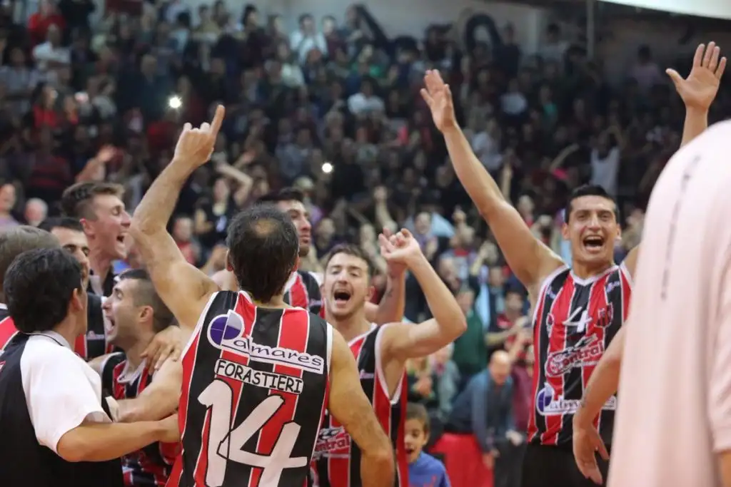 Central Entrerriano se puso 2-1 sobre Lanús