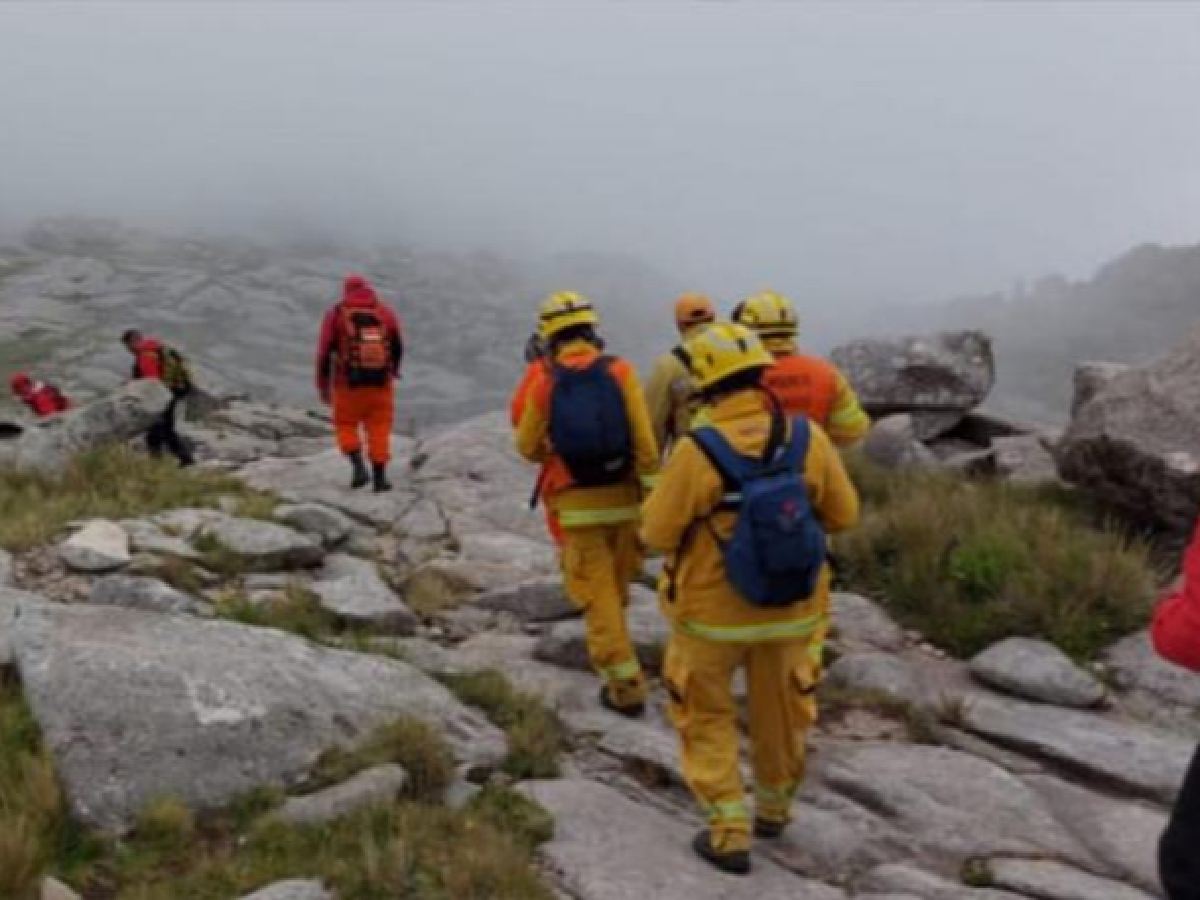 Envían médicos y rescatistas para el contingente varado en el Champaquí