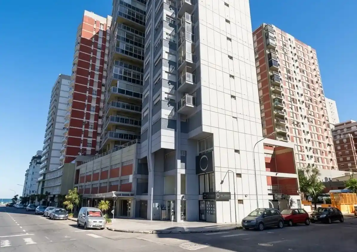 En el edificio de Diagonal Alberdi SUr y Santa Fe encontraron al matrimonio