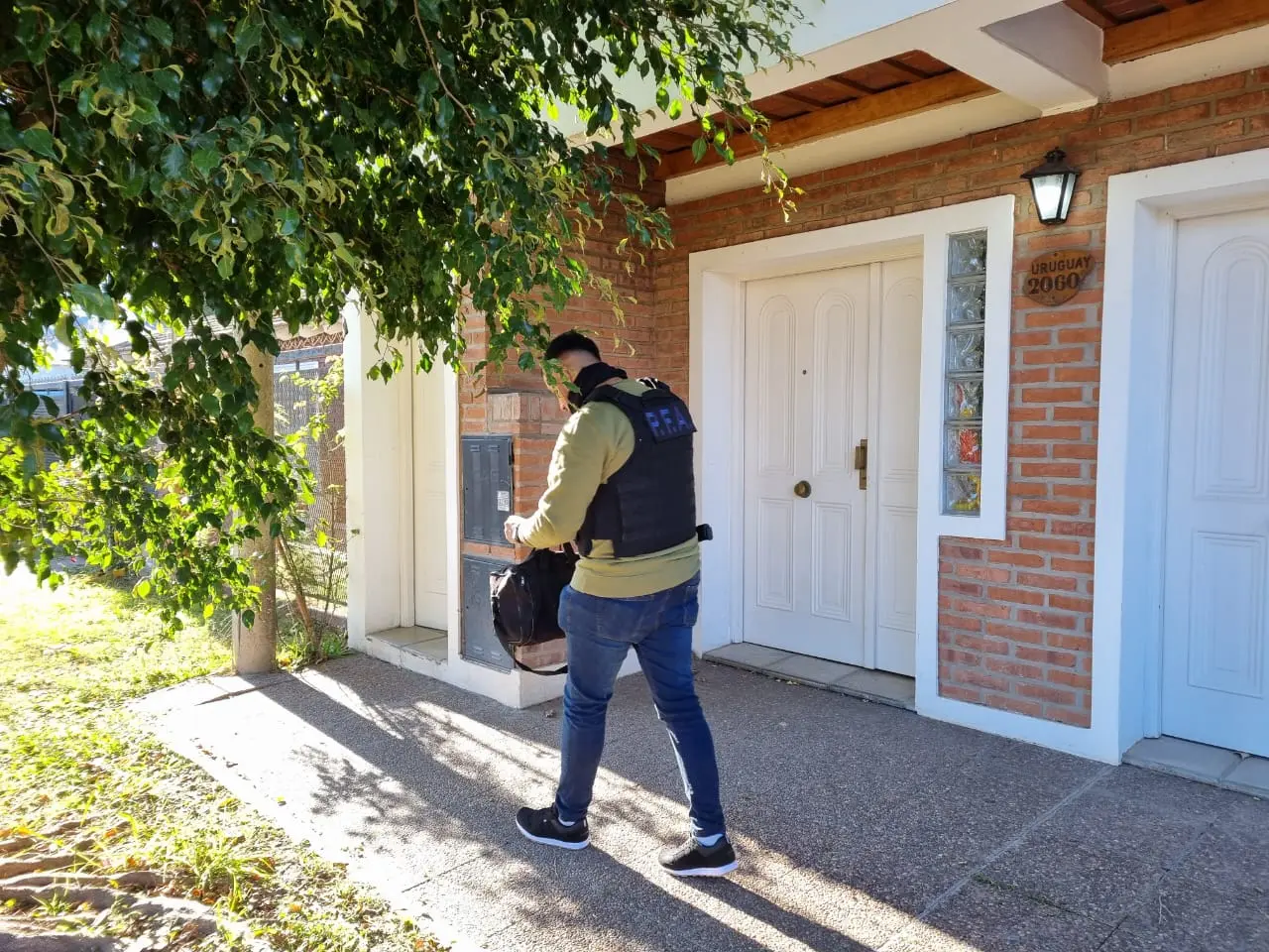 La Policía Federal trabajó durante toda la mañana en el domicilio objeto del allanamiento.