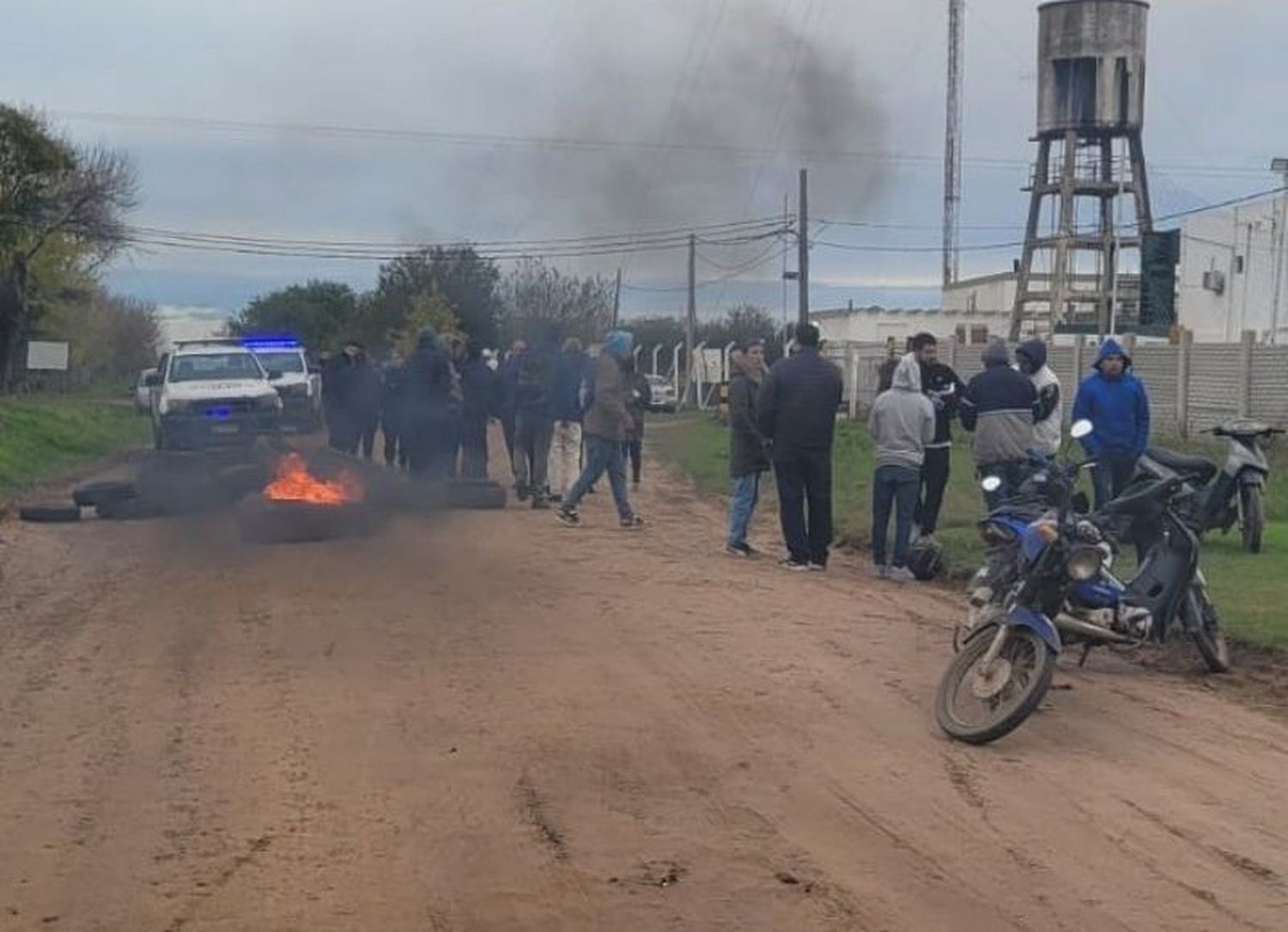 Echaron a empleados del frigorífico de Rojas tras reclamar horas extras: Así fue el momento en que les daban la noticia