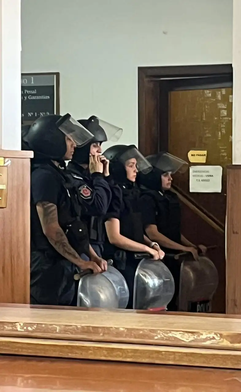 policias