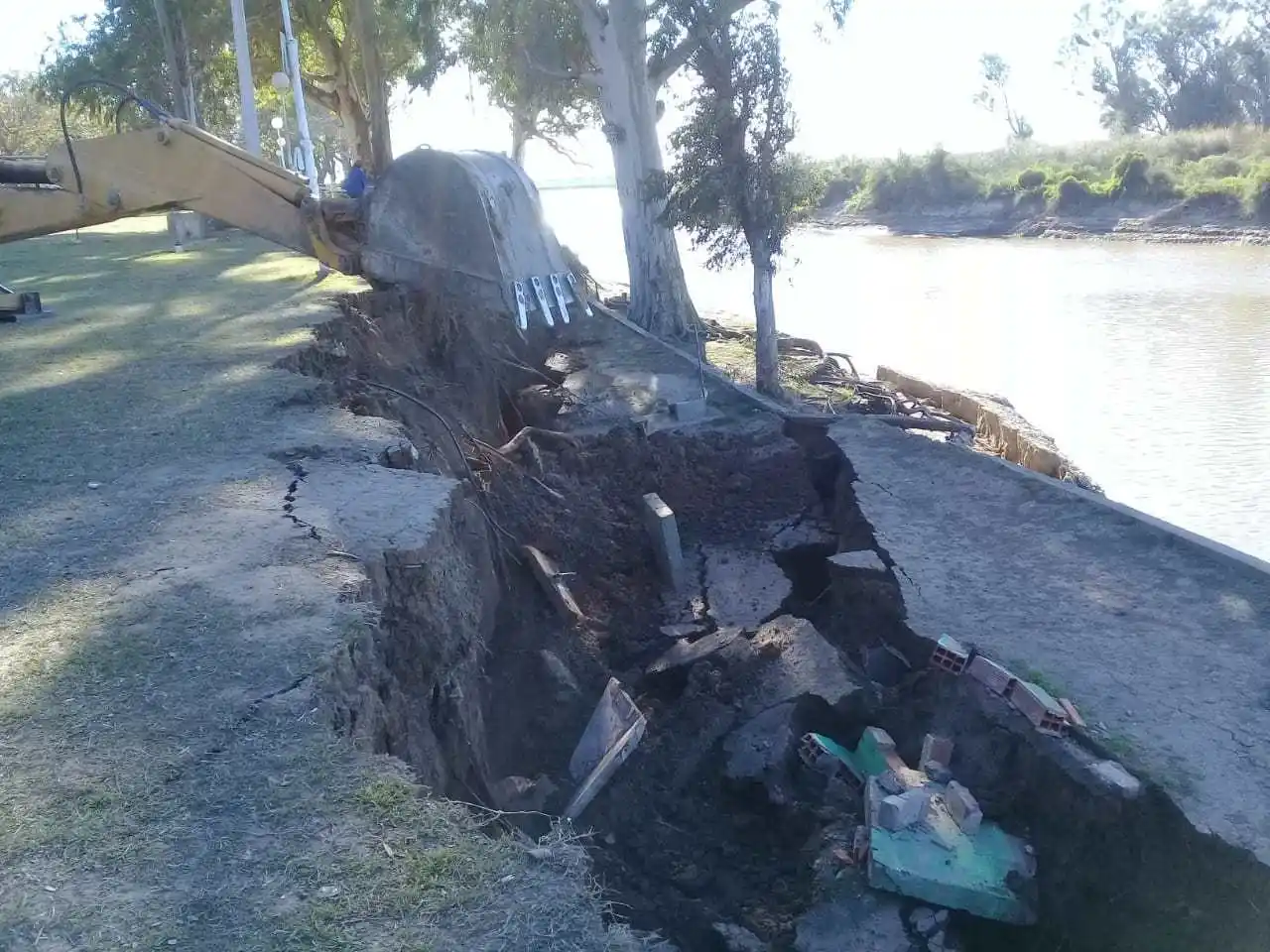 Monje: se desmoronó un sector del camping “La Boca”