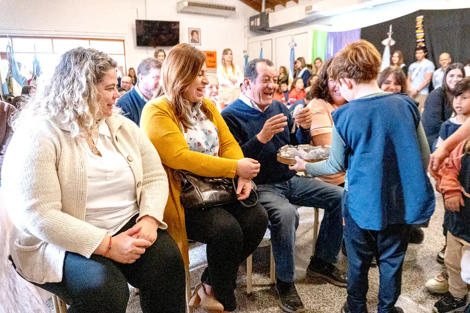Celebración. El intendente Marini junto a autoridades escolares