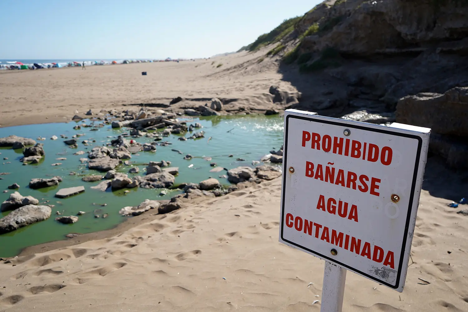 Cartelería. Que se colocó en el sector del caño