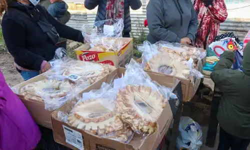 Merenderos de Los Hornos recibieron panificados elaborados por internos de la Unidad 9 La Plata