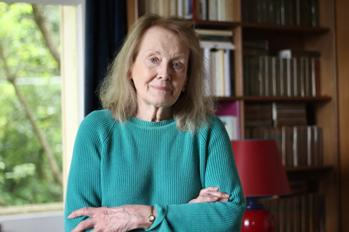 La escritora francesa Annie Ernaux ganó el premio Nobel de Literatura