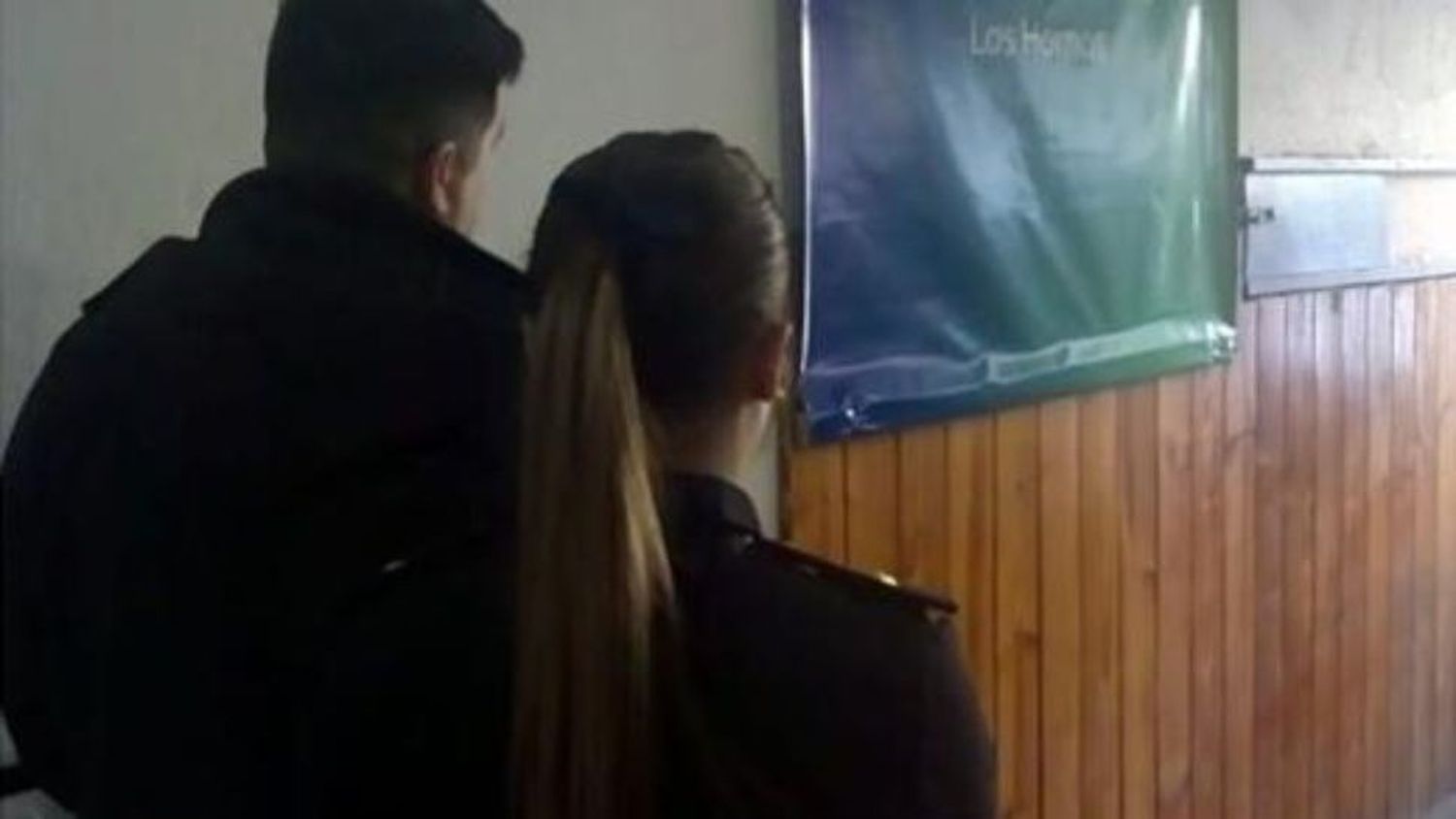 Denunciaba a su novio por violencia de género, pero él entró a la comisaría y la ahorcó