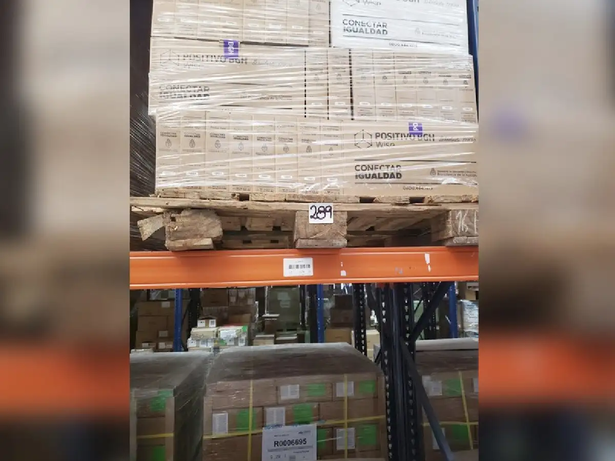 Hallan más de 100 mil netbooks sin entregar por el gobierno de Macri